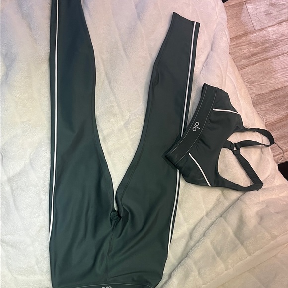 ALO Yoga Pants - NEW ALO Yoga Forest Green Activewear Set with White Trim